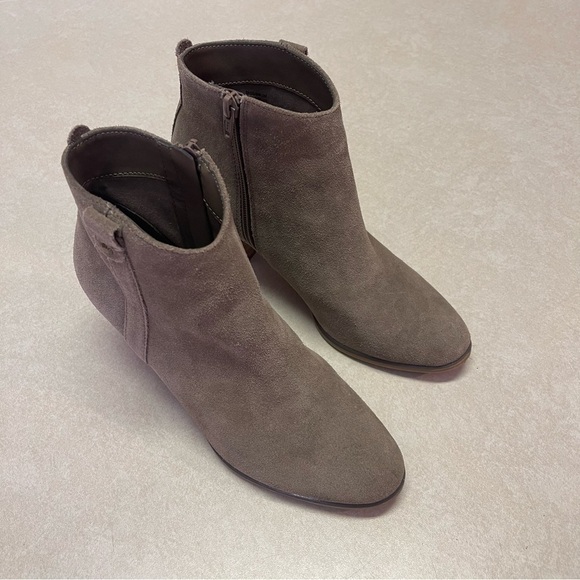 Bass Shiloh Suede Booties Size 7.5 Taupe Side Zip - Picture 2 of 9